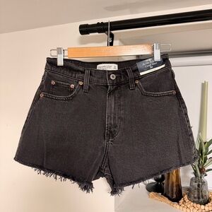 Abercrombie & Fitch The 90’s Relaxed Cutoff Short - Curve Love NEW